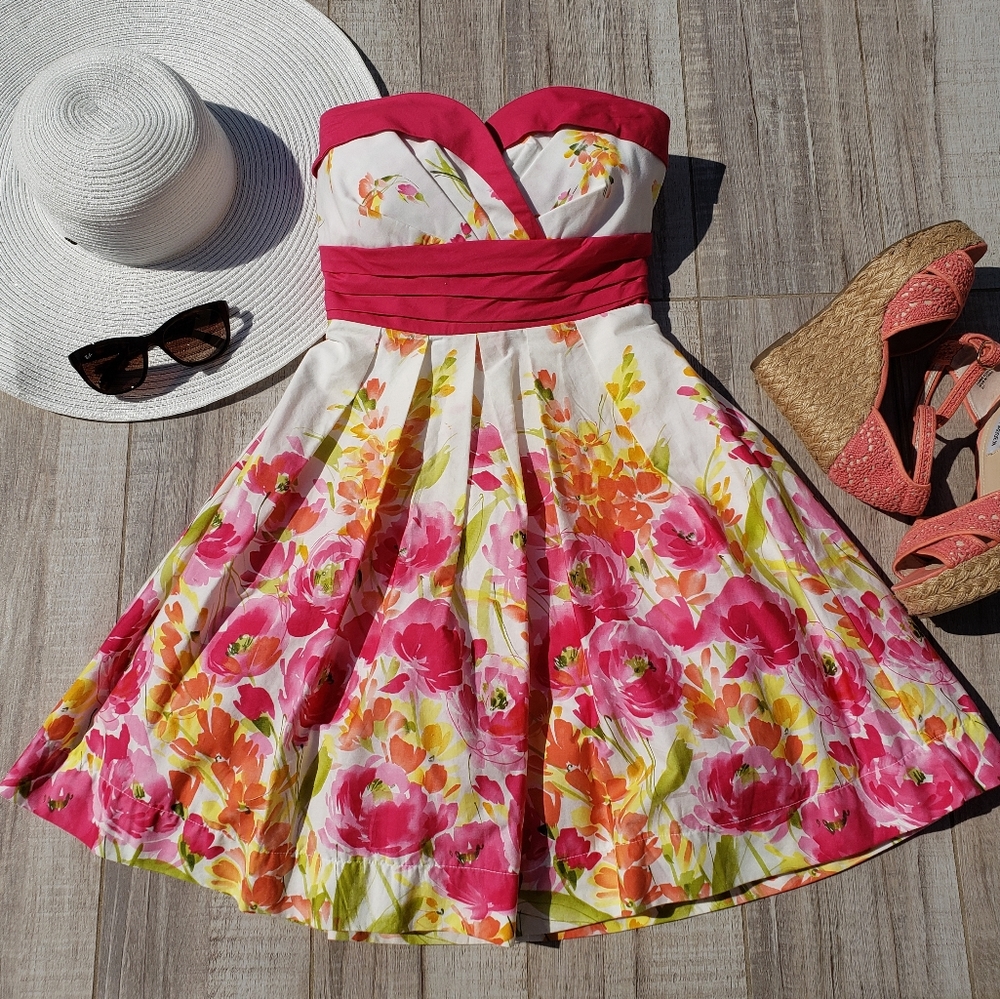 NWOT Strapless Watercolor Floral Sweetheart Dress